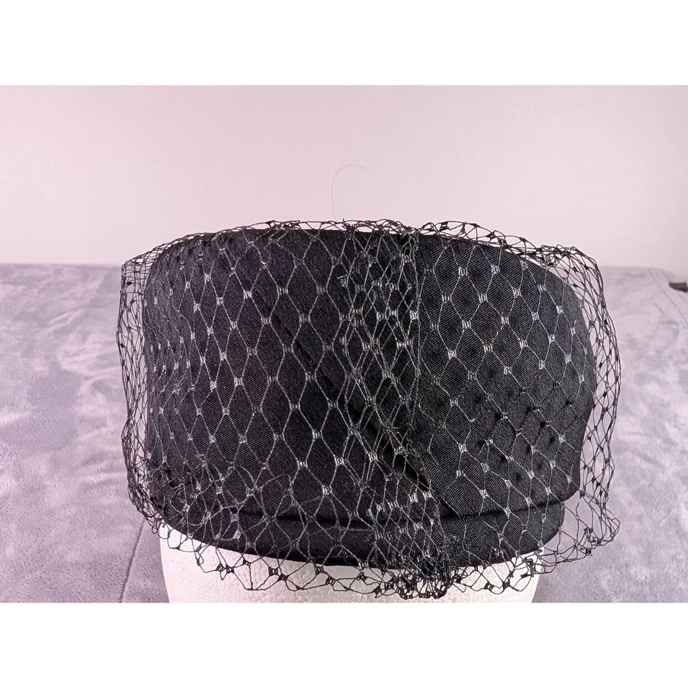 Vintage Black Pillbox Hat W/ Veil and Rhinestone Snowflake Brooch Union Made USA - Picture 3 of 9